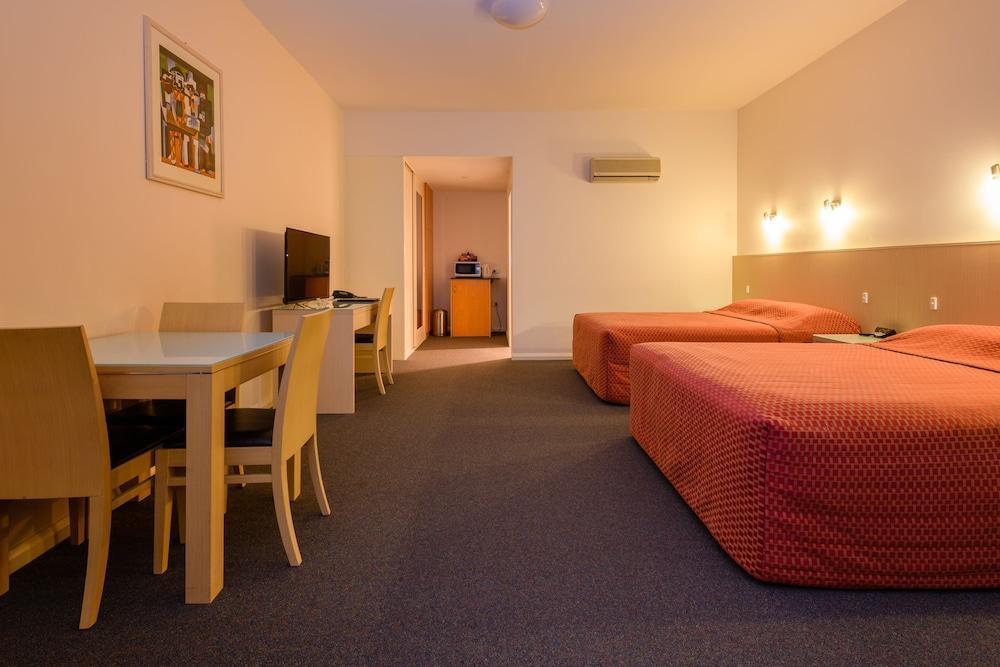 Mayfair Plaza Motel And Apartments Hobart Exterior photo